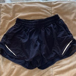 sz 2 hotty hots from lululemon! perfect condition!